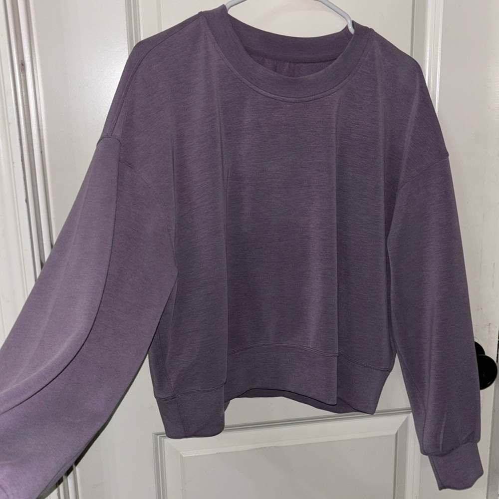 Women’s Lululemon sweatshirt 💜